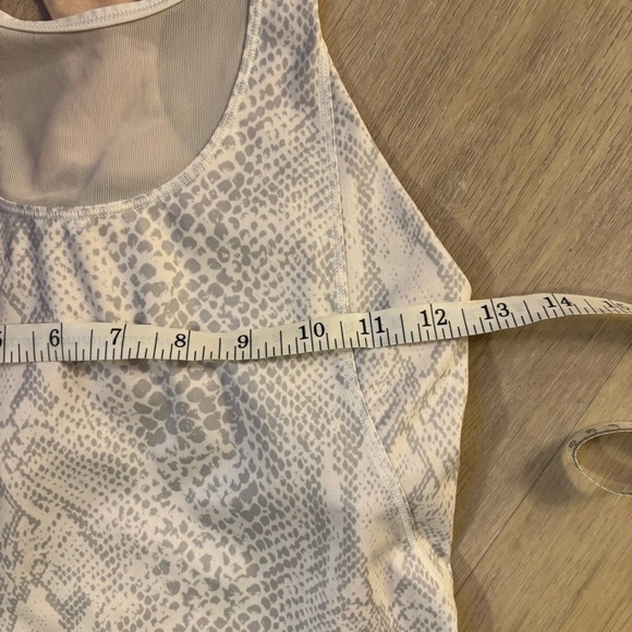 Lululemon Mesh With Me Tank Racer Back Built In Bra White Desert Snake - Picture 9 of 10